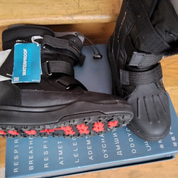 Geox winter boots size 33 (run small, fit like 32), new. - Picture 1 of 2